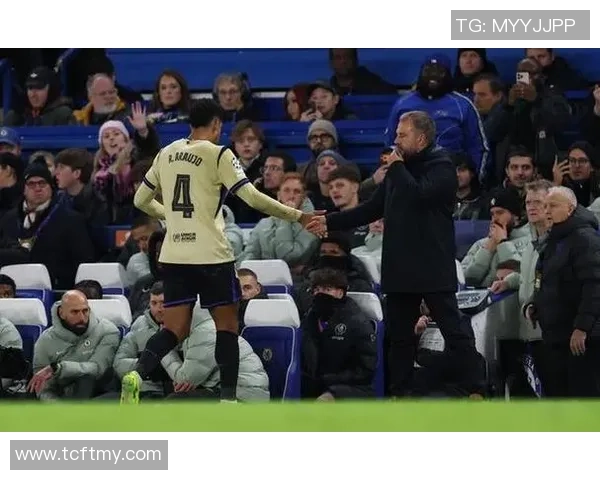 友谊赛巴萨大胜莱比锡红牌事件引发全场热议与争议