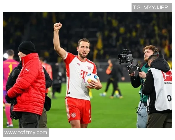 欧冠激战：里昂大胜曼联帽子戏法引爆全场战术解析