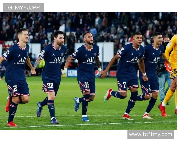 曼联友谊赛大胜巴黎圣日耳曼六比二赛场瞬间引发热烈讨论